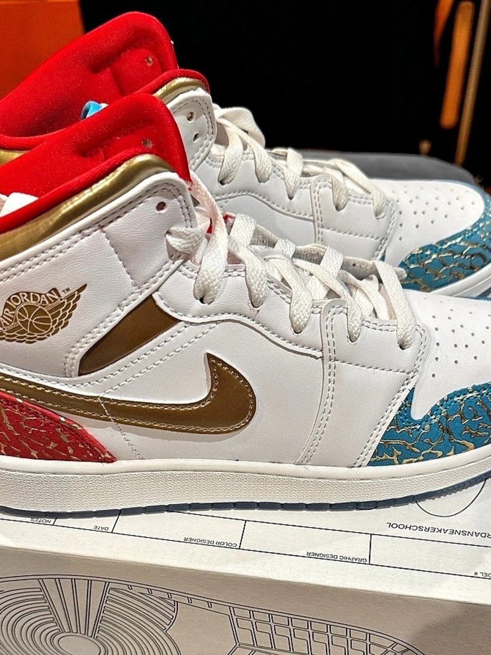 Jordan Air Jordan 1 Mid SS (GS) 'White Metallic Gold' ) White & Gold Girls US